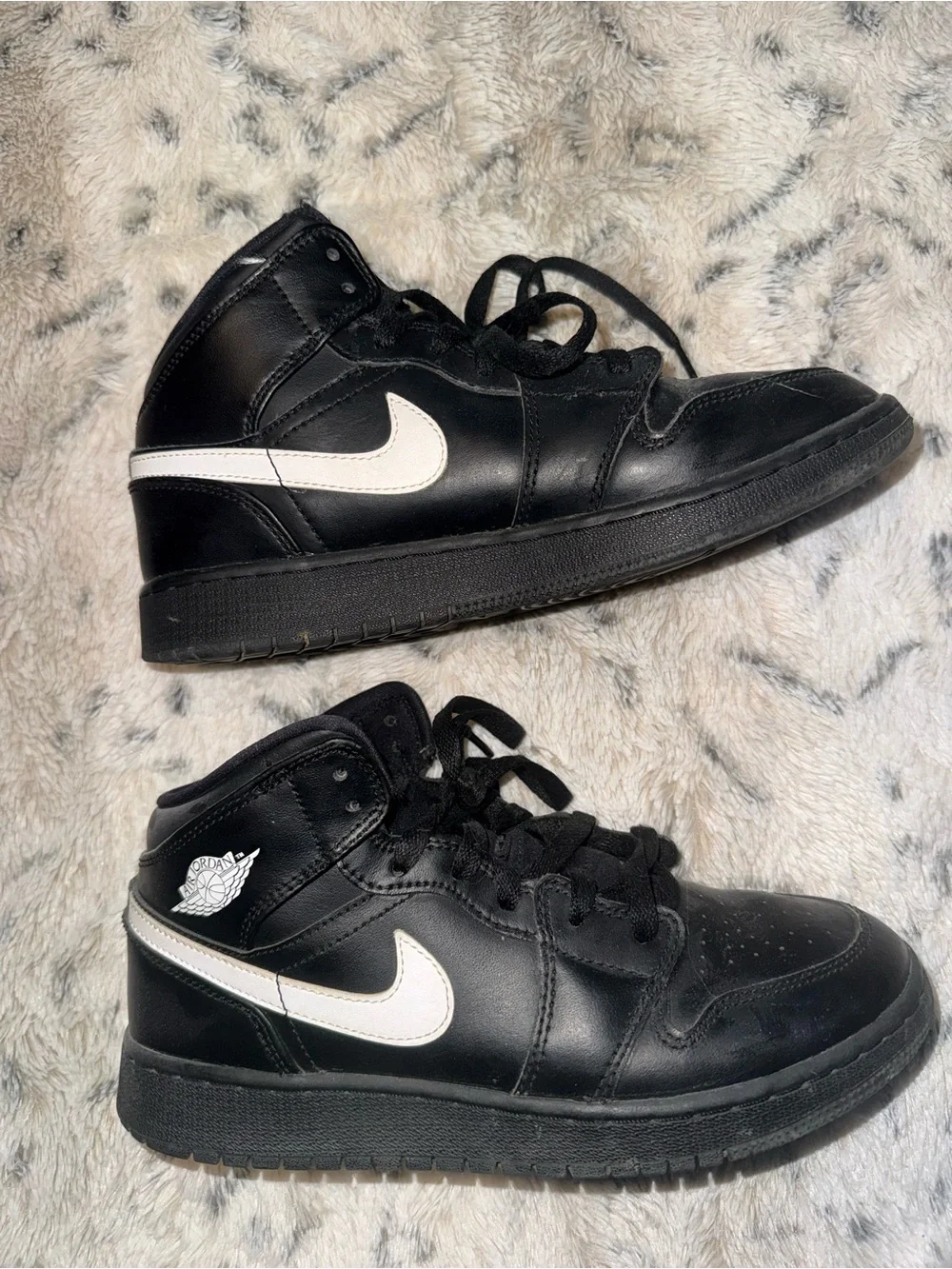 Nike Air Jordan 1 Mid 'Speckle' (Black/White/White) Style Code: 554724-049